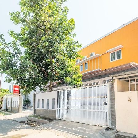 Oyo 863 Tenacity Guest House Syariah Cirebon Eksteriør bilde
