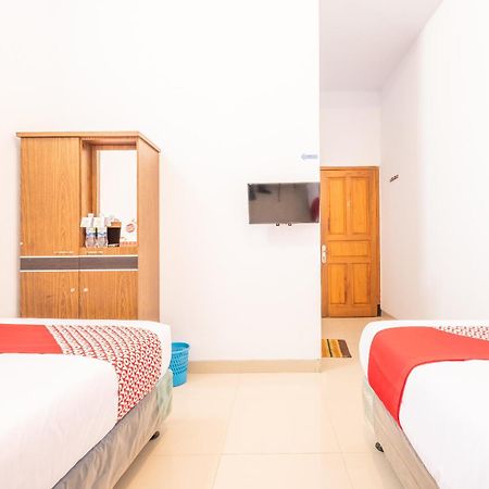 Oyo 863 Tenacity Guest House Syariah Cirebon Eksteriør bilde