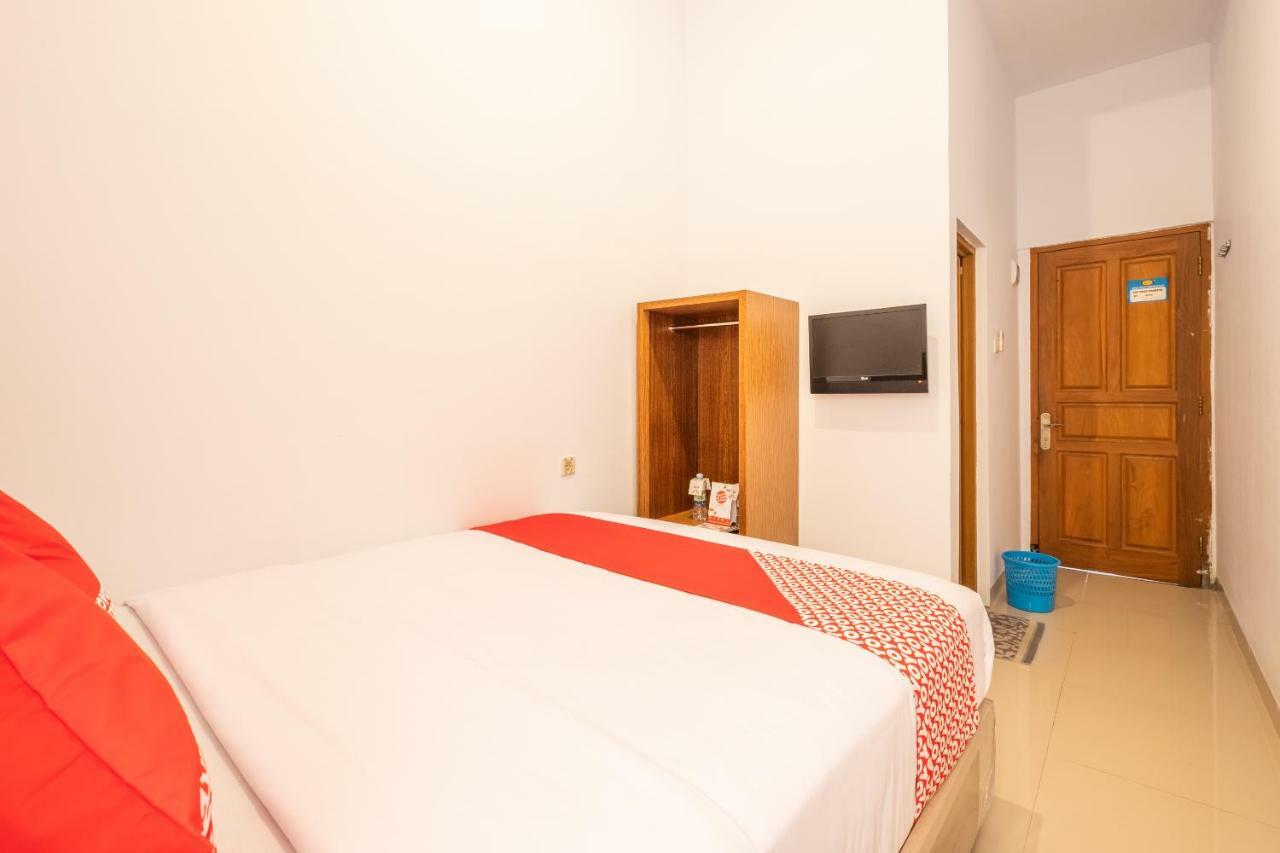 Oyo 863 Tenacity Guest House Syariah Cirebon Eksteriør bilde