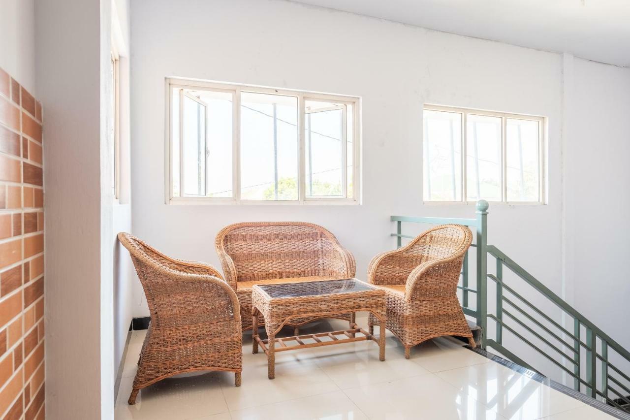 Oyo 863 Tenacity Guest House Syariah Cirebon Eksteriør bilde