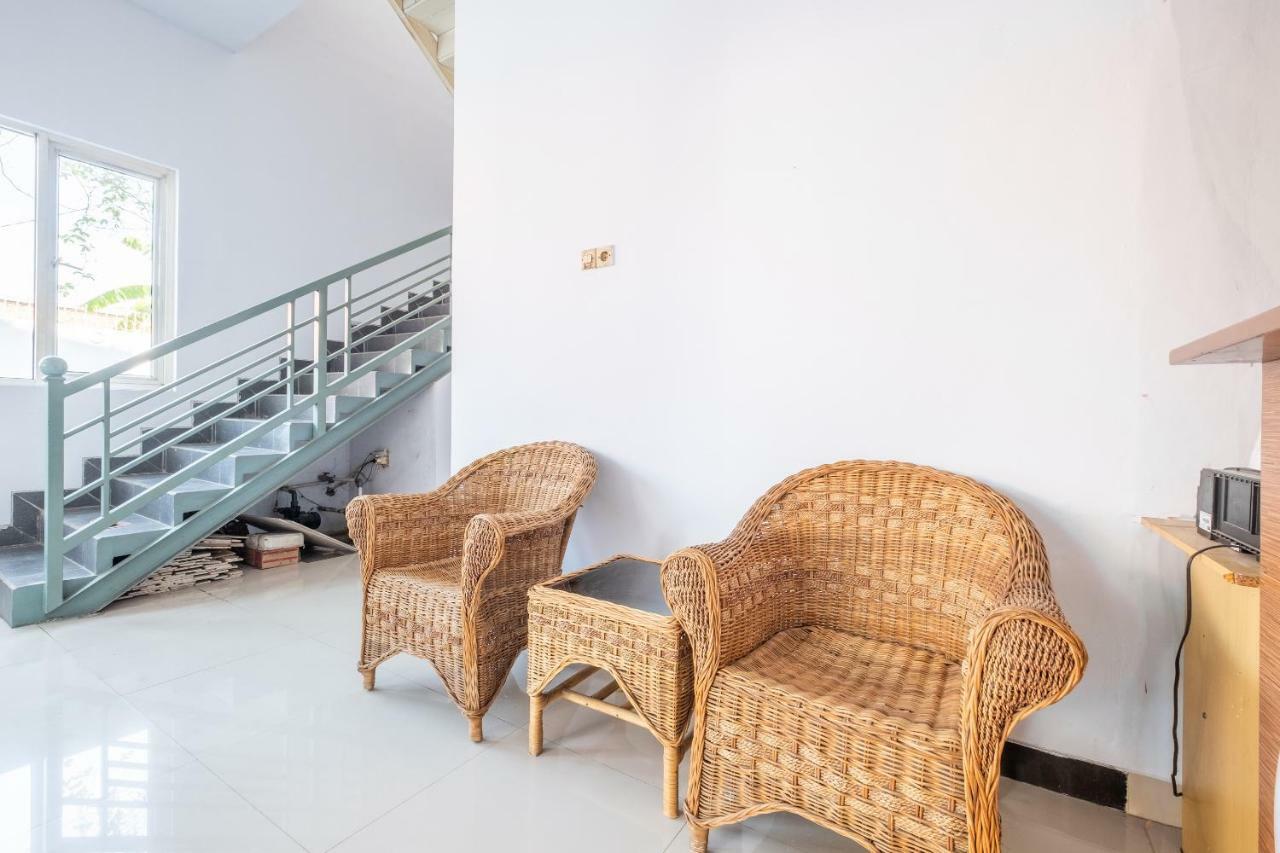 Oyo 863 Tenacity Guest House Syariah Cirebon Eksteriør bilde