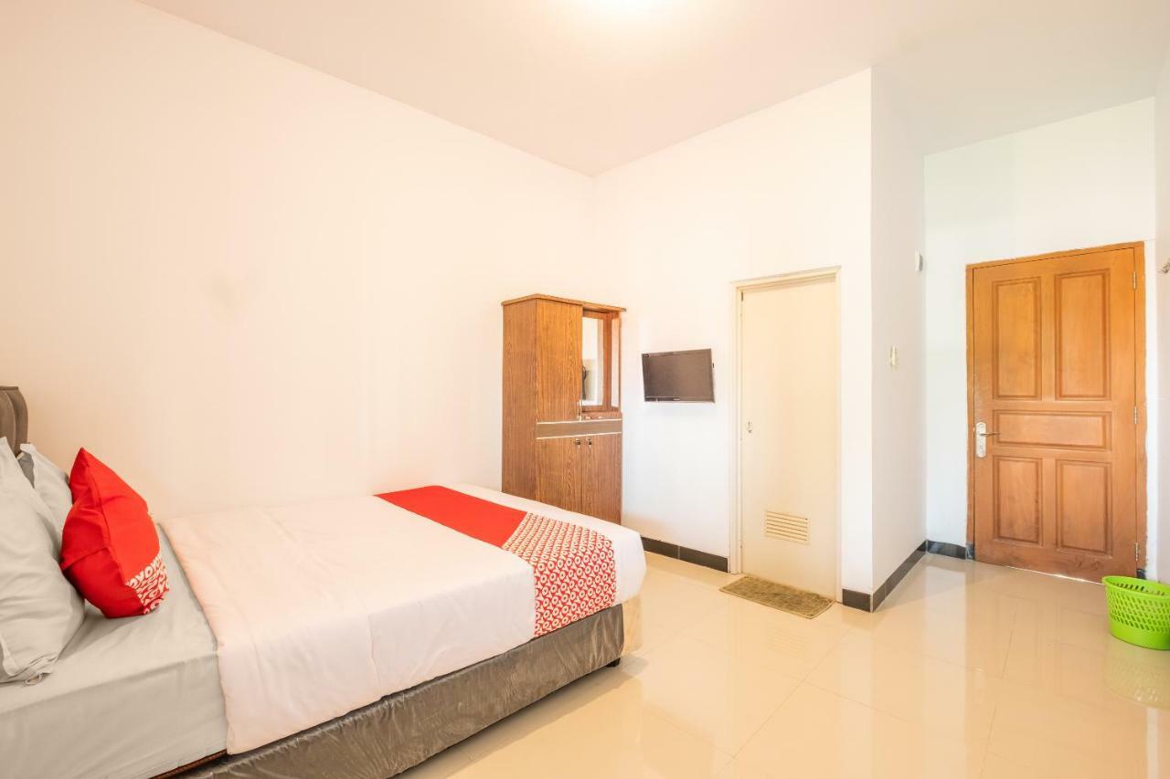 Oyo 863 Tenacity Guest House Syariah Cirebon Eksteriør bilde