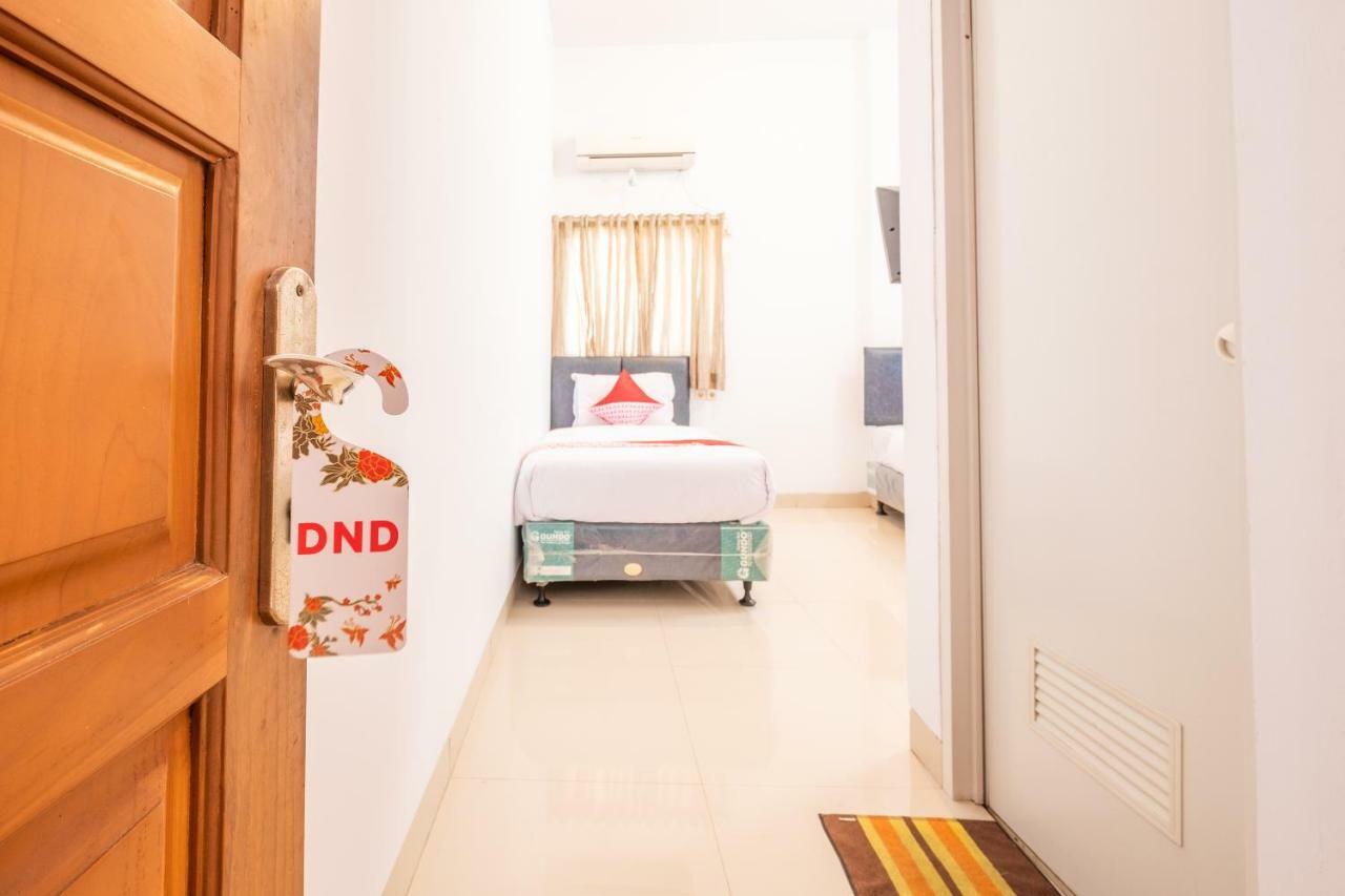 Oyo 863 Tenacity Guest House Syariah Cirebon Eksteriør bilde